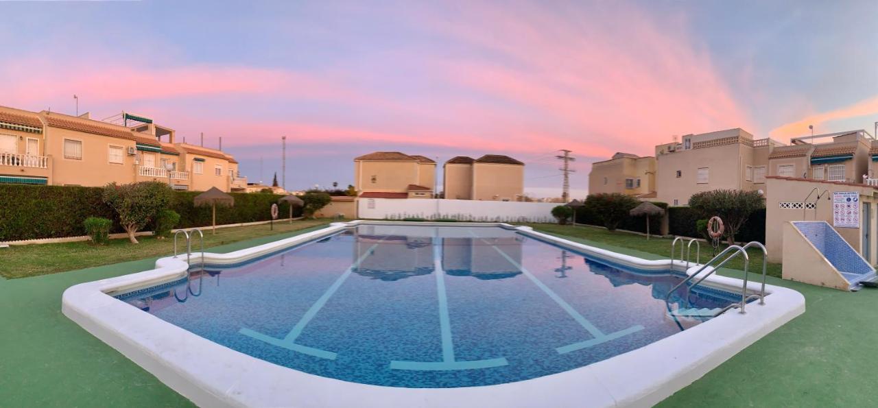 Holiday House Torrevieja Luaran gambar